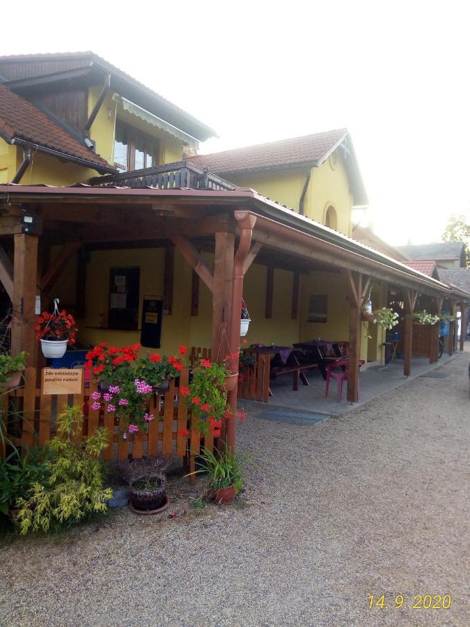 Guest House Vila Frýdštejn Bagian luar foto