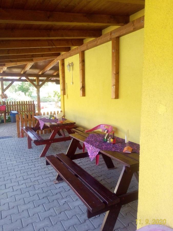Guest House Vila Frýdštejn Bagian luar foto